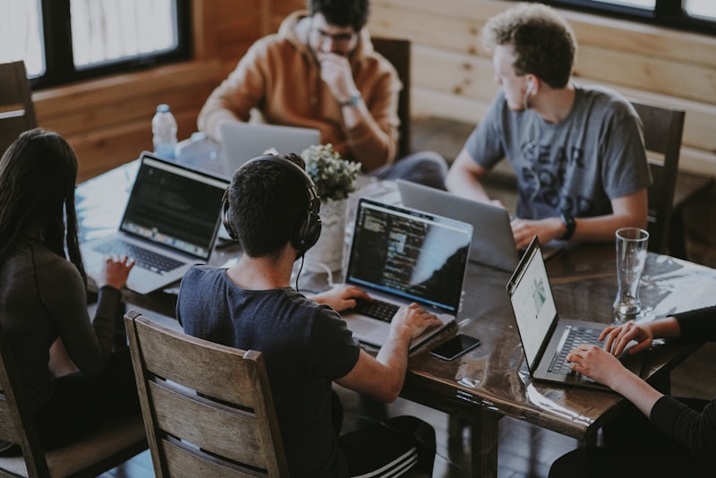 Il team editoriale in una riunione operativa